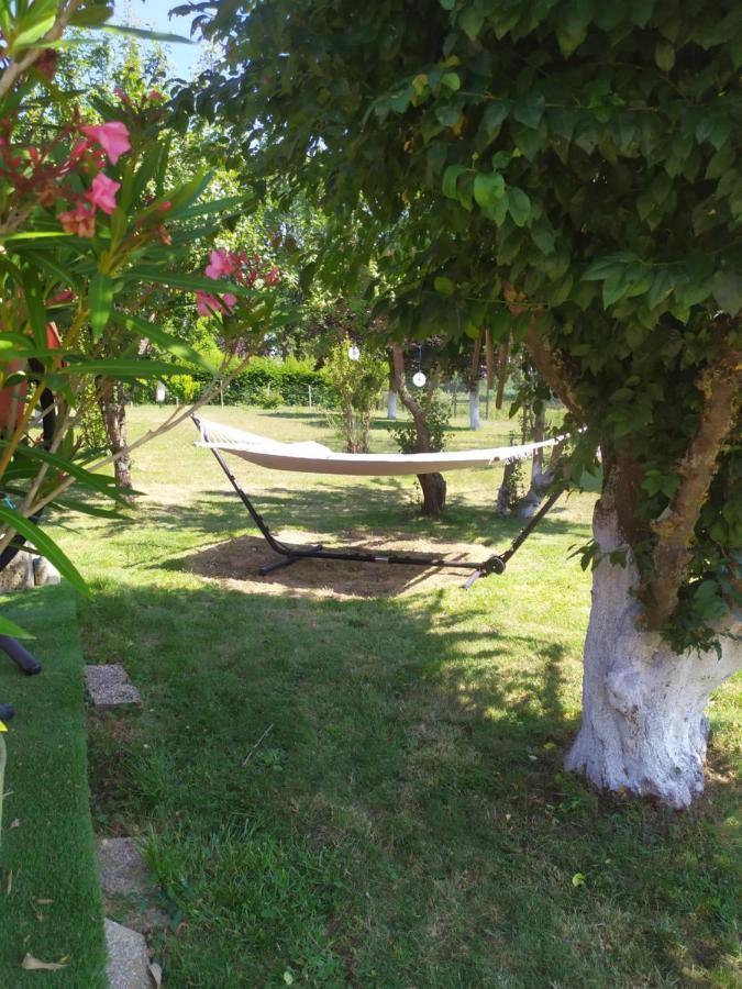 Un Coin De Paradis Bed and Breakfast Baugé Esterno foto