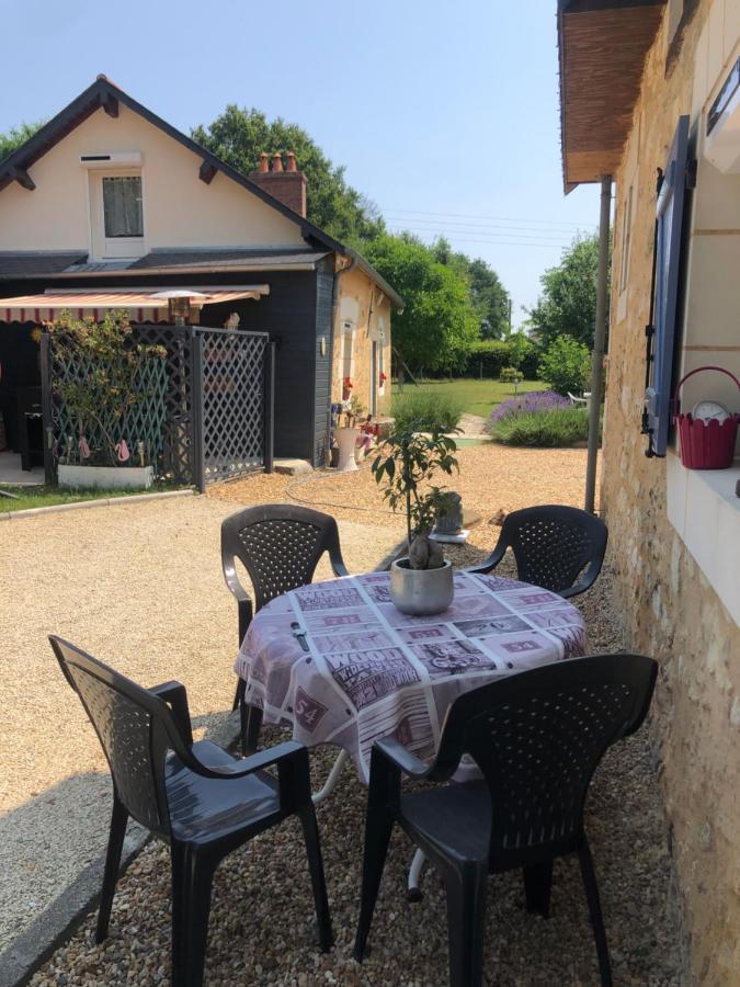 Un Coin De Paradis Bed and Breakfast Baugé Esterno foto